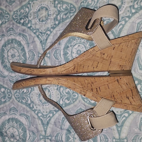 White Mountain All Good Wedge Sandals - Picture 6 of 9